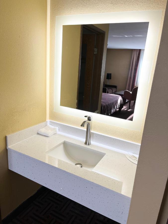 Super 8 By Wyndham Peoria Motel Eksteriør billede