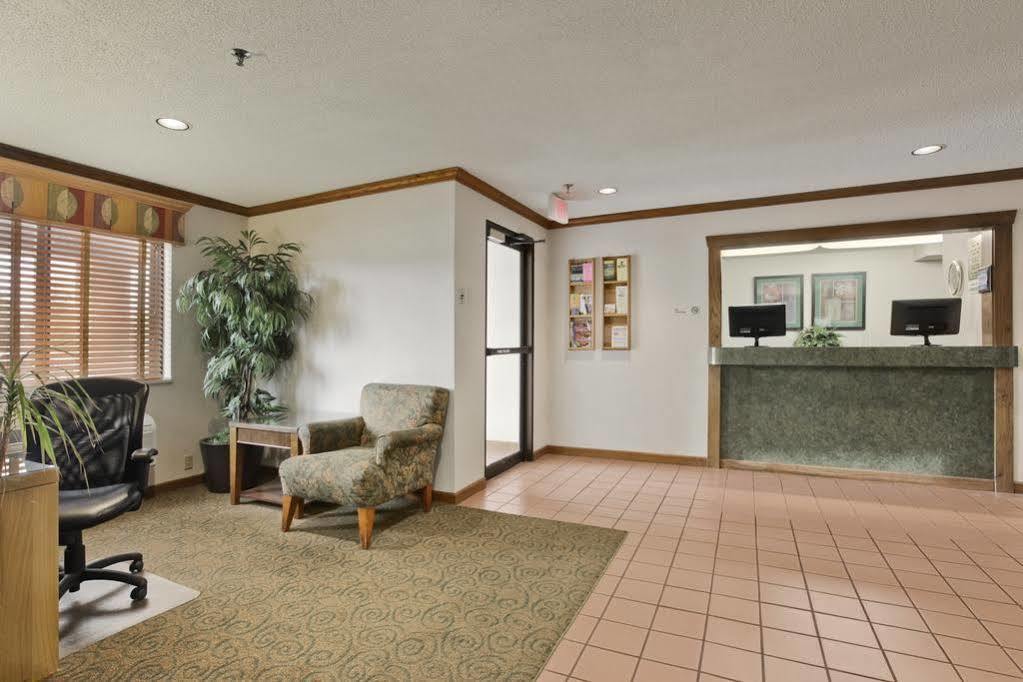 Super 8 By Wyndham Peoria Motel Eksteriør billede